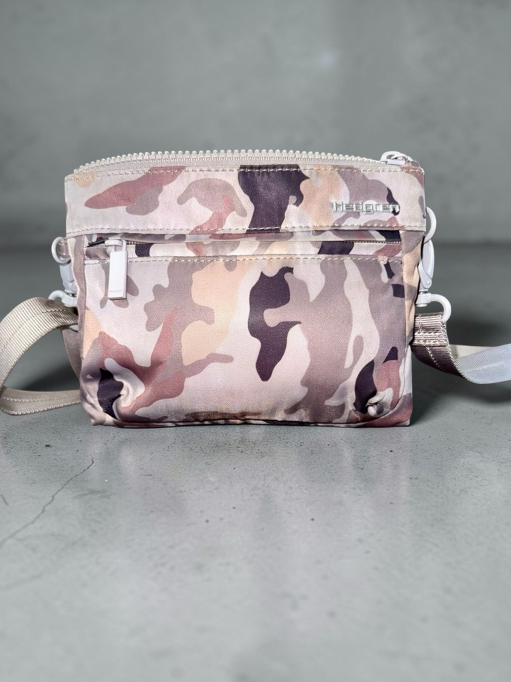 Hedgren Gray Brown Tan Camo Crossbody Bag Belt Bag Multi Pocket Travel Nylon EUC